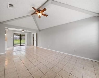 3826 Jewel Street - Photo Thumbnail 4