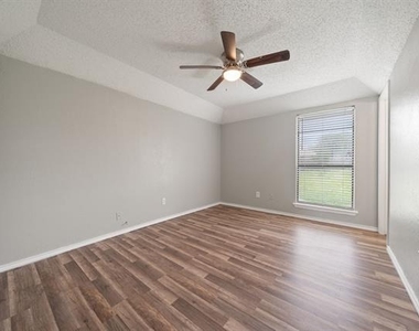 3826 Jewel Street - Photo Thumbnail 12