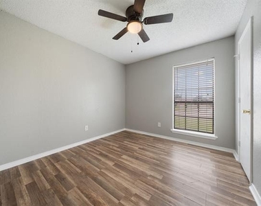 3826 Jewel Street - Photo Thumbnail 15
