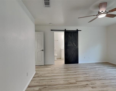 807 Fenet Street - Photo Thumbnail 6