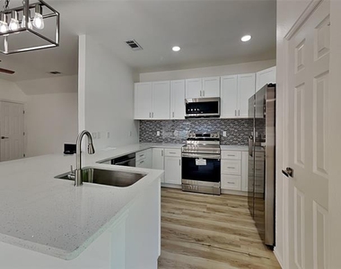 807 Fenet Street - Photo Thumbnail 3