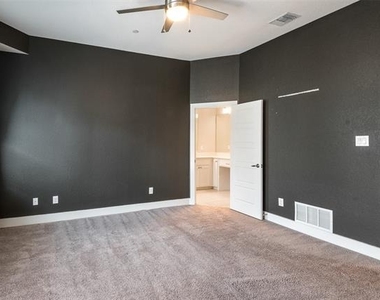 2133 Lovedale Avenue - Photo Thumbnail 15