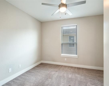 2133 Lovedale Avenue - Photo Thumbnail 21