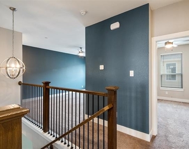 2133 Lovedale Avenue - Photo Thumbnail 11