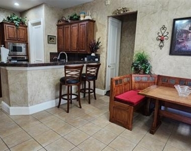 1001 Llano Trace - Photo Thumbnail 10