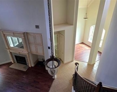 1001 Llano Trace - Photo Thumbnail 4