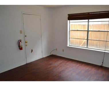 1107 N Locust Street - Photo Thumbnail 3