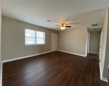 712 Juno Lane - Photo Thumbnail 2