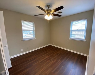 712 Juno Lane - Photo Thumbnail 4