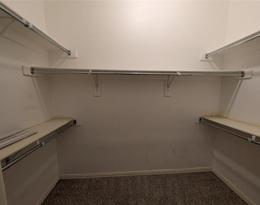921 Raleigh Path Road - Photo Thumbnail 8