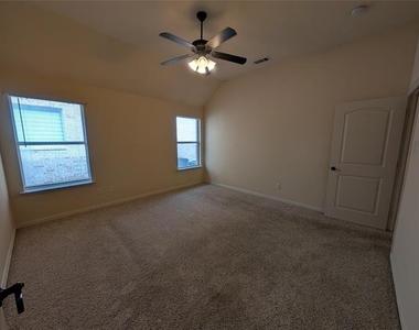 921 Raleigh Path Road - Photo Thumbnail 9