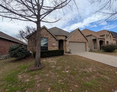 921 Raleigh Path Road - Photo Thumbnail 2