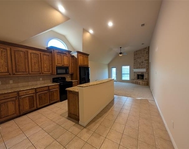 921 Raleigh Path Road - Photo Thumbnail 14
