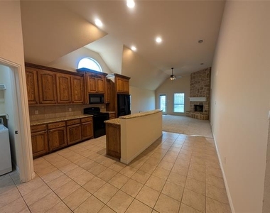 921 Raleigh Path Road - Photo Thumbnail 13