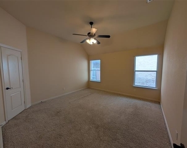 921 Raleigh Path Road - Photo Thumbnail 5