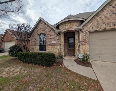 921 Raleigh Path Road - Photo Thumbnail 1