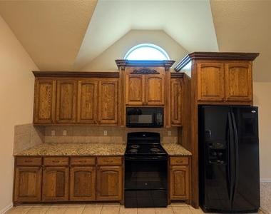 921 Raleigh Path Road - Photo Thumbnail 17