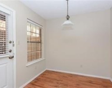 1251 Dallas Drive - Photo Thumbnail 6