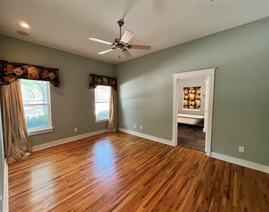 709 Roberts Street - Photo Thumbnail 11