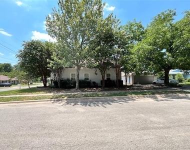 709 Roberts Street - Photo Thumbnail 33