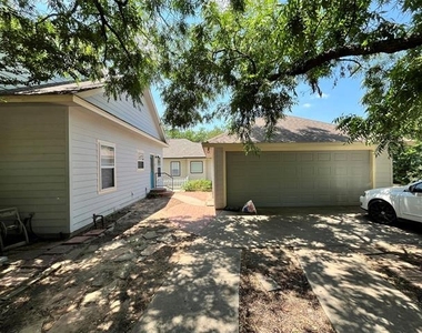 709 Roberts Street - Photo Thumbnail 34