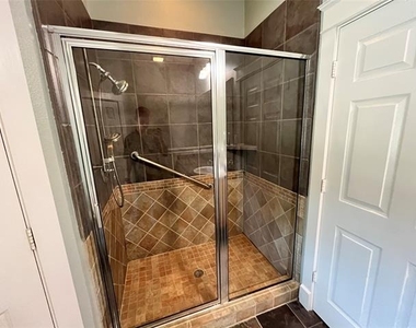 709 Roberts Street - Photo Thumbnail 16
