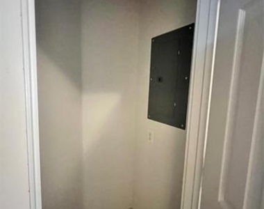 709 Roberts Street - Photo Thumbnail 20