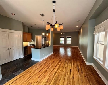 709 Roberts Street - Photo Thumbnail 5