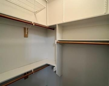 709 Roberts Street - Photo Thumbnail 17