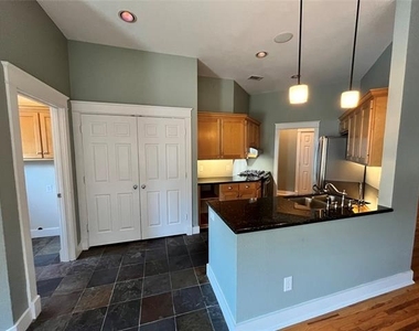709 Roberts Street - Photo Thumbnail 8