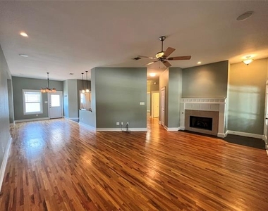 709 Roberts Street - Photo Thumbnail 3