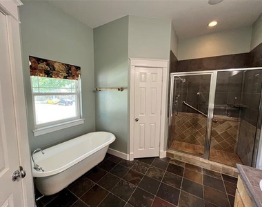 709 Roberts Street - Photo Thumbnail 15