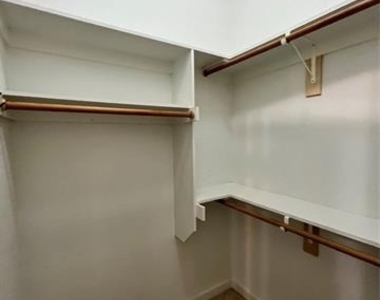 709 Roberts Street - Photo Thumbnail 18