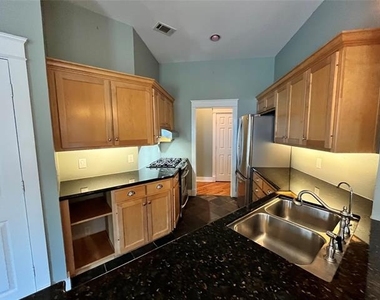 709 Roberts Street - Photo Thumbnail 6