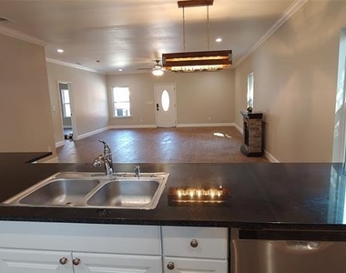 1012 E Oak Street - Photo Thumbnail 13