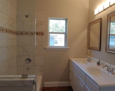 1012 E Oak Street - Photo Thumbnail 14