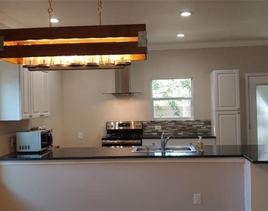 1012 E Oak Street - Photo Thumbnail 12