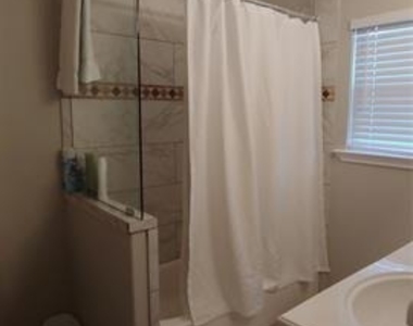 1012 E Oak Street - Photo Thumbnail 16