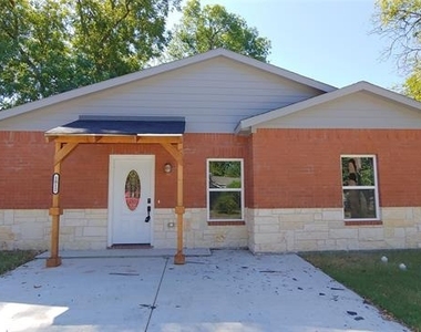 1012 E Oak Street - Photo Thumbnail 1