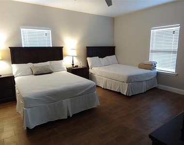 1012 E Oak Street - Photo Thumbnail 18