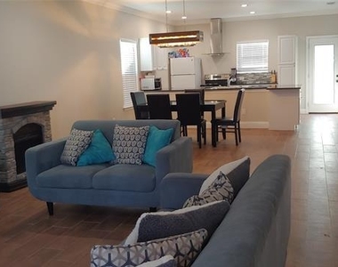 1012 E Oak Street - Photo Thumbnail 6