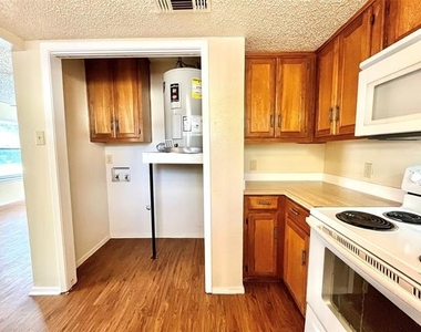 2620 Bolivar Street - Photo Thumbnail 6