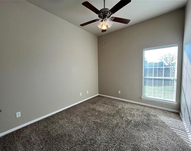 1506 Poinsettia Boulevard - Photo Thumbnail 10