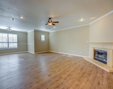 5855 Pecan Chase - Photo Thumbnail 10
