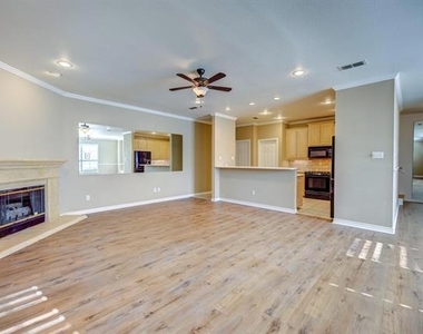 5855 Pecan Chase - Photo Thumbnail 8