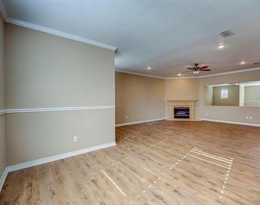 5855 Pecan Chase - Photo Thumbnail 6