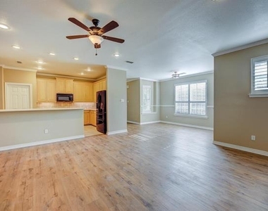 5855 Pecan Chase - Photo Thumbnail 9