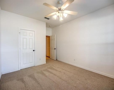5855 Pecan Chase - Photo Thumbnail 16