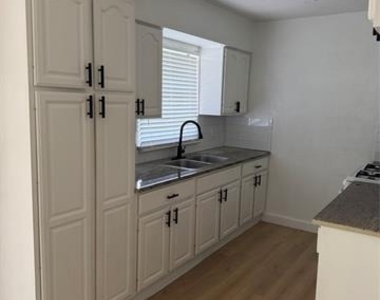 11221 Trail Lane - Photo Thumbnail 12