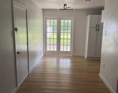 11221 Trail Lane - Photo Thumbnail 9